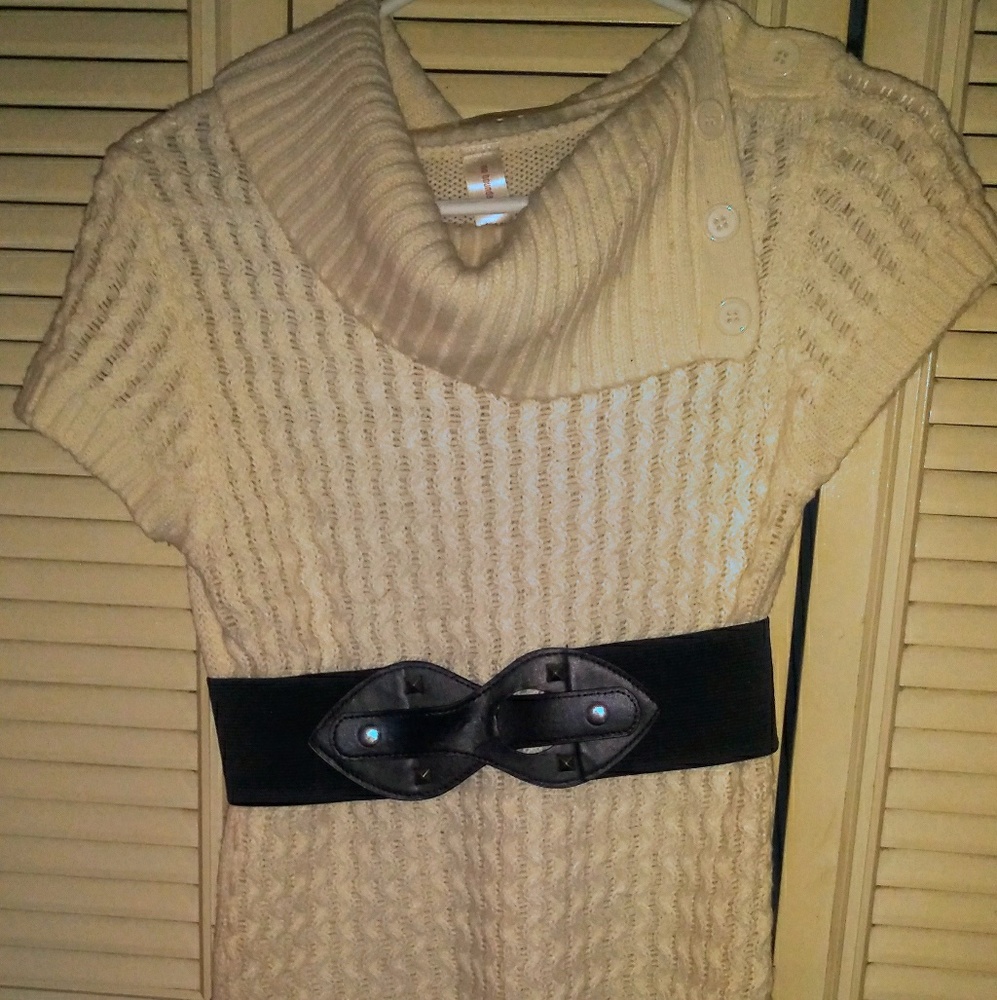 Short Sleeve Sweater with Belt
